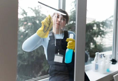 Nettoyage de vitres intérieures et extérieures à Cuverville
